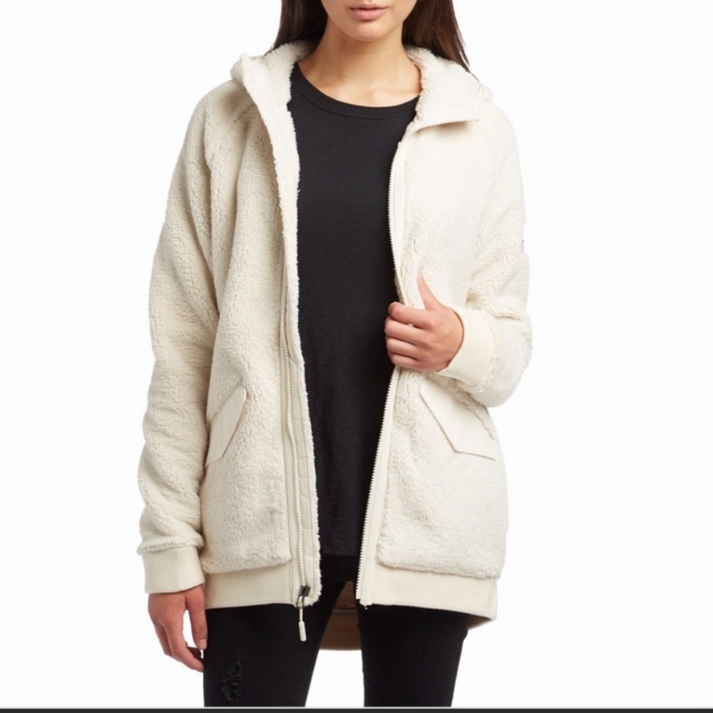 The Northface Women’s Campshire Bomber
